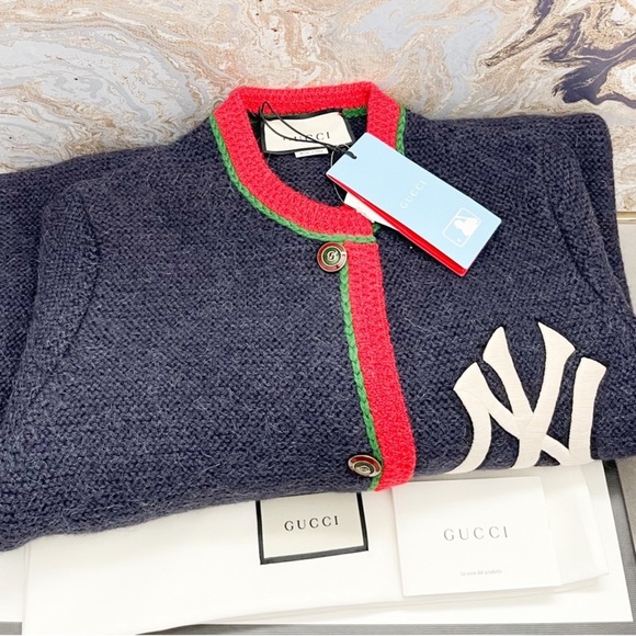 New Gucci NY Yankees MLB Embellished
Gucci Logo Applique CrewneckCardigan - Picture 9 of 13